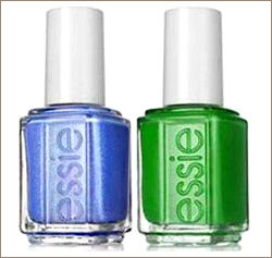 Синий и зеленый лаки для ногтей