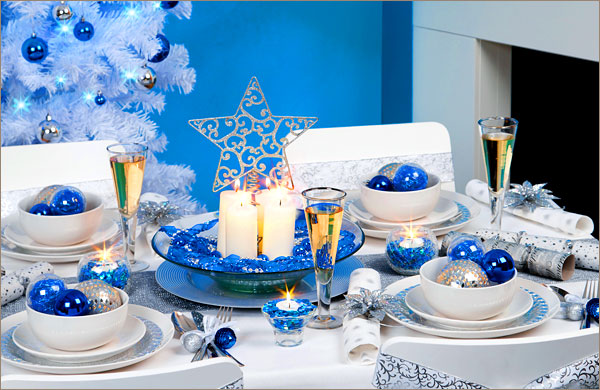 Оформление новогоднего стола - серебристо-голубое