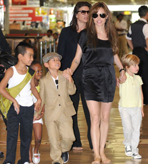 Анжелина Джоли с детьми