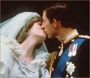Поцелуй принца Чарлза и Дианы