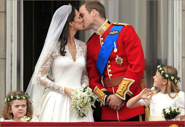 Поцелуй принца Уильяма и Кейт Миддлтон