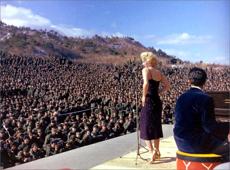 Выступление Мэрилин Монро перед американскими солдатами в Корее