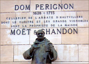 Памятник монаху Периньон