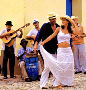 Танцы на улицах Кубы